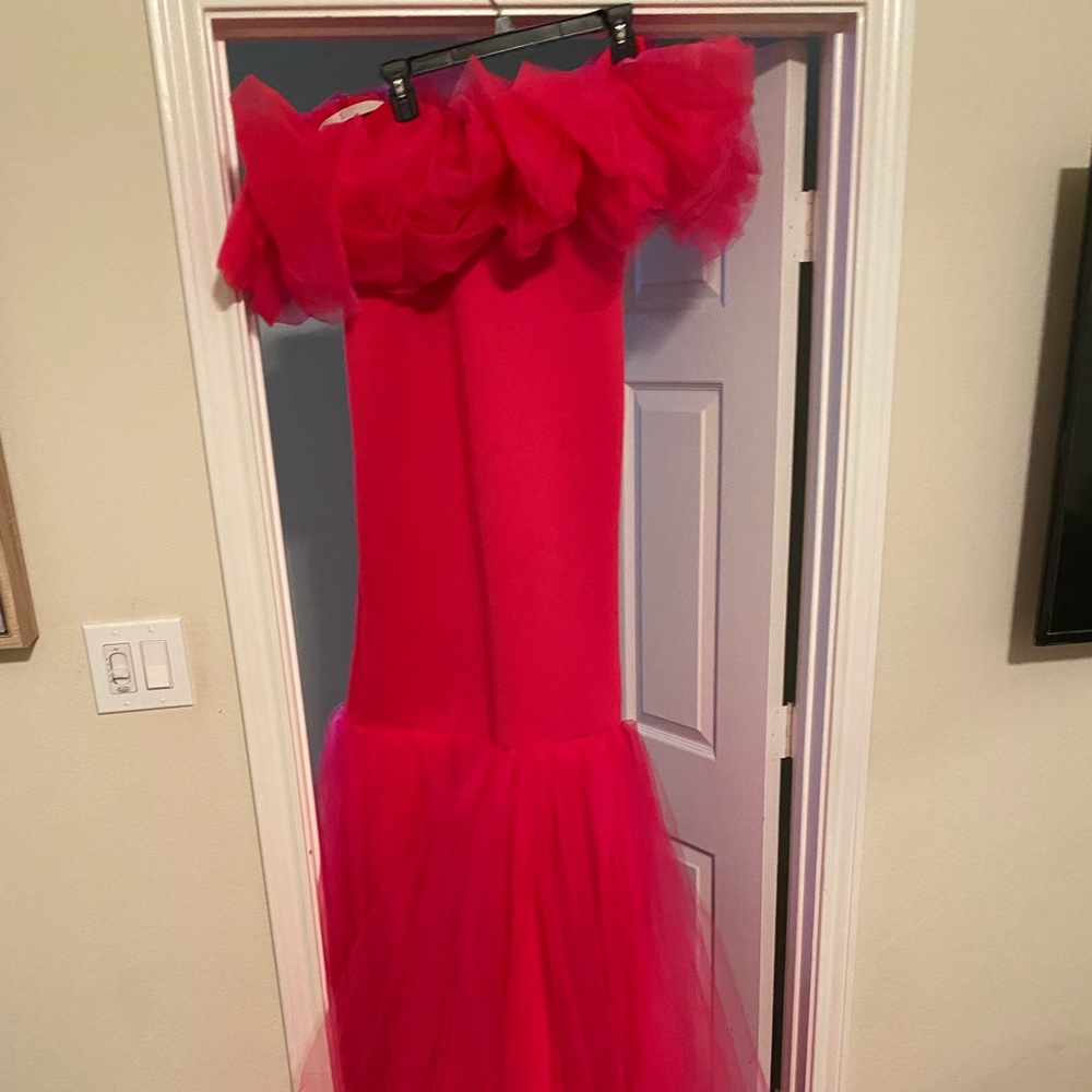 Custom made, never worn maternity photo dress. Tulle and spandex
